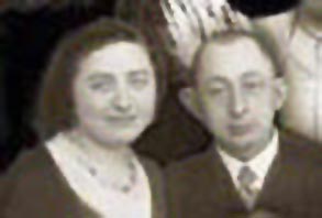 Rechts: Martha Frank Levi vor ihrer Verheiratung mit Leopold Levi